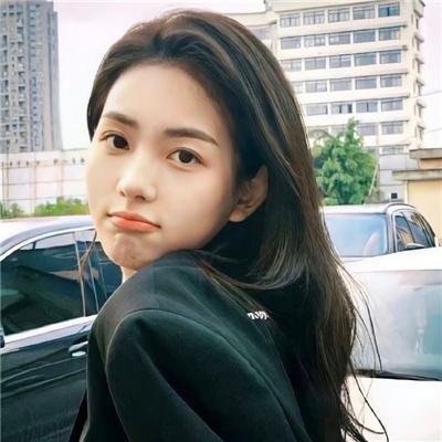穿盔甲的少女